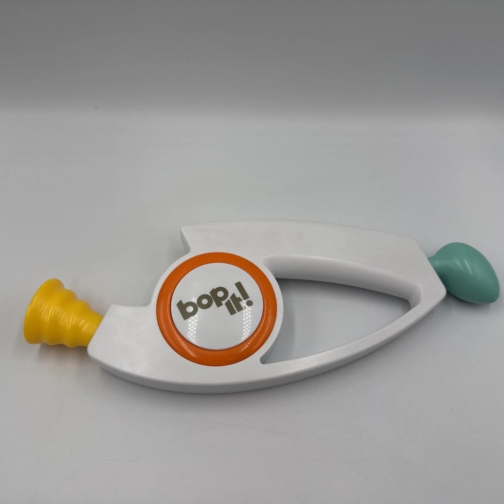 2018 Hasbro Bop It Original Electronic Game Pull Twist Handheld Toy Works Great